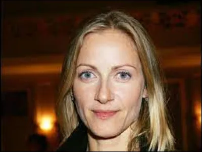 Babsie Steger : actrice célèbre en France pour son rôle de Hilguegue dans "Salut les Musclés" et d'autres séries télévisées comme "Joséphine, ange gardien", "Commissaire Moulin", "Avocats et Associés" ou "Borgia".