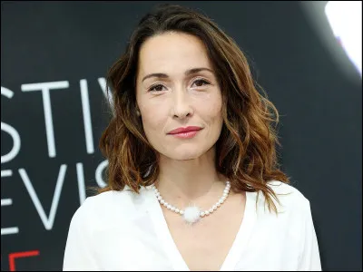 Qui est cette actrice qui joue le rôle de ''Suzanne Crémieux Schreiber'' dans le téléfilm en deux parties ''Clara, une passion française'' ?