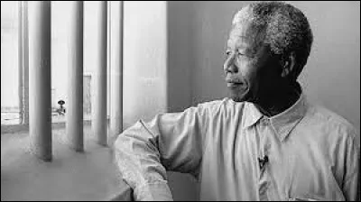 Histoire : Combien d'années passa Nelson Mandela en prison ?
