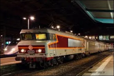 Quel président de la IIIe République a fait une chute de train nocturne vêtu d'un pyjama ?