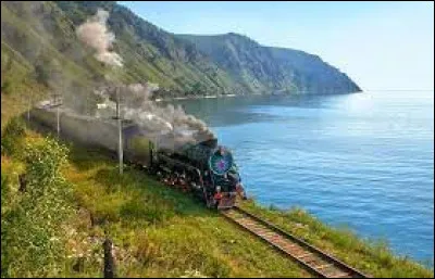 Comment se nomme le train qui relie Moscou à Pékin ?