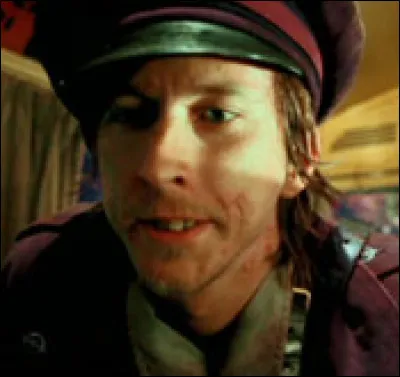 Je suis le contrôleur du Magicobus et j'ai subi le sortilège de l'Impérium, j'apparais dans le volet 3 et dans le 7 (partie 1) pendant ''Les Sept Potter''.