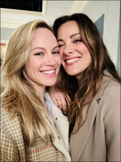 Dans ''Grey's Anatomy'' saison 19, quelle chanson est utilisée en premier pendant le mariage de Carina et Maya ?