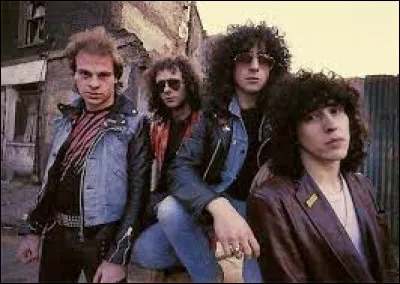 Qui est ce groupe français de rock, dont le neuvième album s'intitule ''13 à table'' ?