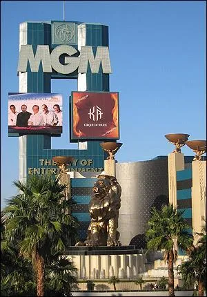 Par quoi la Mtro Goldwin Mayer s'annonce-t-elle au dbut des films qu'elle produit ?