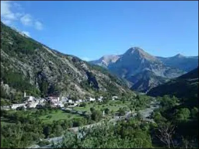 Cette rivière, longue de 69 km, prend sa source à 2 426 m d'altitude dans le massif des Trois-Évêchés, puis coule vers le sud-ouest, arrose Digne et se jette dans la Durance :