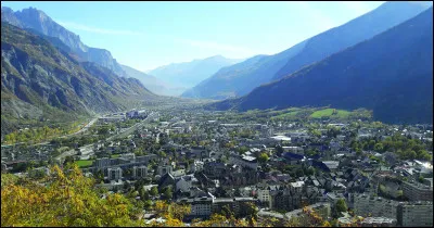 Cette rivière, longue de 127 km, prend sa source à 2 770 m d'altitude dans le massif du Mont-Cenis, parcourt la vallée de la Maurienne et se jette dans l'Isère :