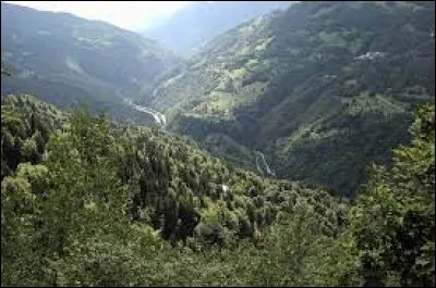 Cette rivière de 32 km se forme en aval de Megève au confluent des eaux de deux torrents ; elle coule vers le sud, sépare les massifs des Aravis et du Beaufortin et se jette dans l'Isère à Albertville :