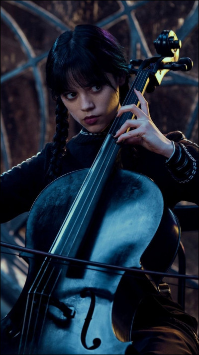Jenna Ortega a-t-elle vraiment étudié et appris le violoncelle pour jouer Mercredi ?