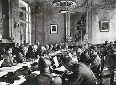 Qui a signé le traité de Versailles au nom de l'Allemagne ?