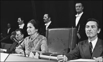 En 1979, quelle femme devient la première présidente du parlement européen ?