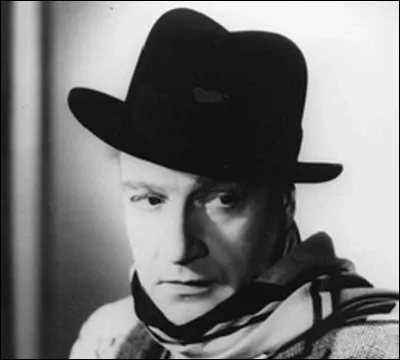 Qui est ce dramaturge, auteur de cette citation : ''Tu as un charme irrésistible - en ton absence - et tu laisses un souvenir que ton retour efface.'' ?