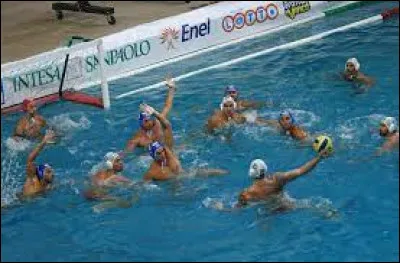Sports et Loisirs : Quel est le nombre de joueurs dans une équipe de water-polo ?