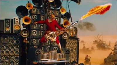 Iota est un musicien jouant de la guitare lance-flammes. Quelle est sa nationalité ?