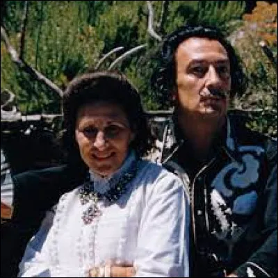 Arts : Avec qui Gala, était-elle mariée avant de devenir l'épouse et la muse de Salvador Dalí ?