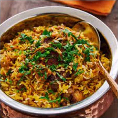 J'hésite entre des samoussas au curry, un biryani, un naan et un poulet tandoori. Où suis-je ?