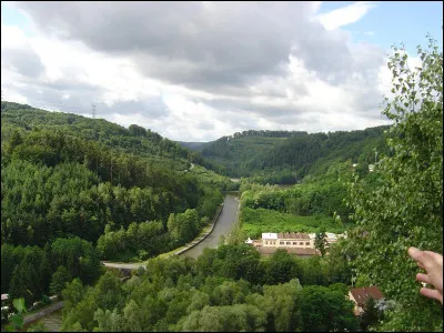 Cette rivière des Vosges du nord, longue de 96 km, prend sa source dans la forêt de Walscheid à 830 mètres d'altitude, passe à Dabo, arrose Saverne et rejoint la Moder dans la plaine d'Alsace :