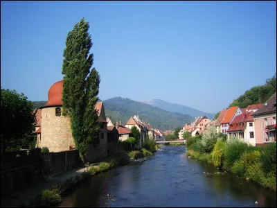 Cette rivière, longue de 53 km, naît sur le versant occidental du Rainkopf, sur la commune de Wildenstein, à 1 195 mètres d'altitude, arrose Thann et Cernay et rejoint l'Ill :