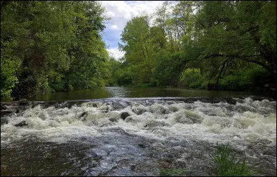 Longue de 49 km, elle prend sa source sur le versant oriental du massif à 1 190 m, entre le Lauchenkopf et le Breitfirst ; elle arrose Munster et Turckheim puis rejoint l'Ill :