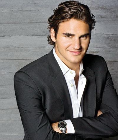 Roger Federer gagne pour la 6e fois de sa carrière le tournoi de Wimbledon en battant en finale l'Américain Andy Roddick
