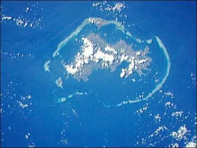 Référendum pour la départementalisation de Mayotte. Le non l'emporte avec 95, 3 %.