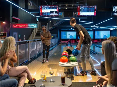 Au bowling, quel est le score parfait pour un joueur faisant 12 strikes consécutifs ?