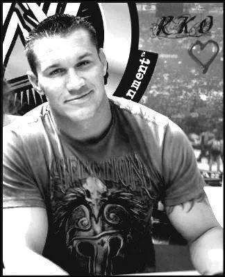 Randy Orton est devenu en 2004 le plus jeune champion de l'histoire de la WWE avec quel titre ?