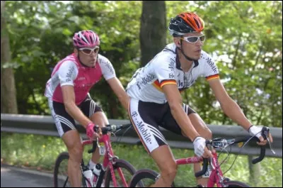 Ce coureur allemand a participé onze fois au Tour de France entre 2001 et 2013 et terminé deuxième en 2004 et 2006 :