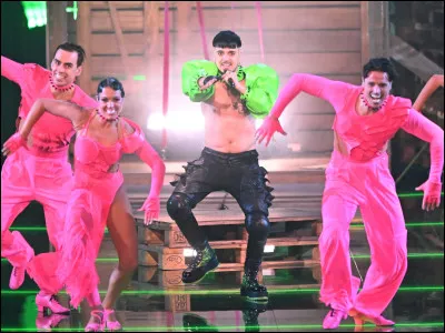 Ce chanteur a été comparé à un chou de Bruxelles...
Quel pays a-t-il représenté ?