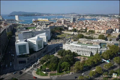 Toulon est une ville de l'État de l'Illinois aux États-Unis.