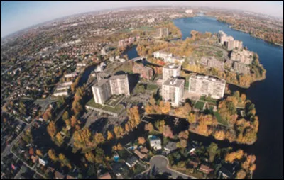 Laval est une ville du Québec située dans la banlieue de Montréal au Canada.