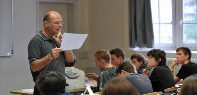 Pauline a séché son... de français.