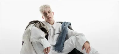 Quelle est la première chanson de Loïc Nottet en français ?