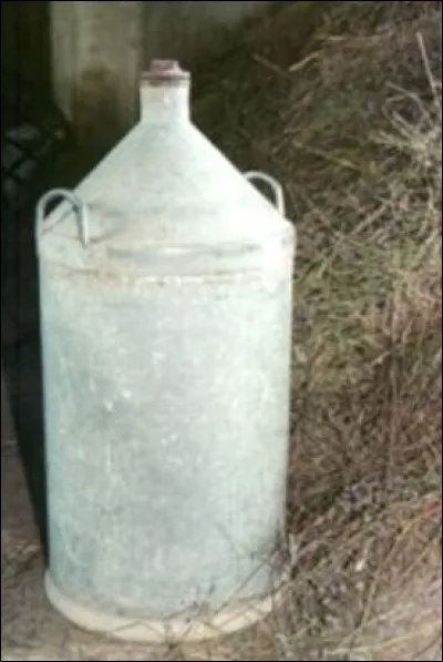 Comment nomme-t-on ce récipient destiné à contenir des liquides en Afrique ?