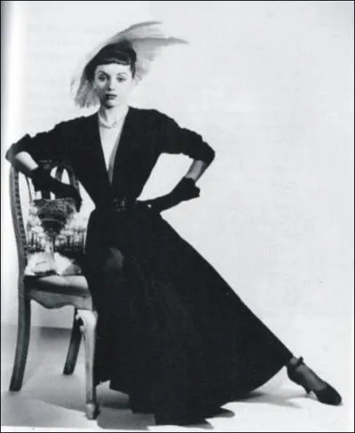 Cette robe est l'une des premires cration de la maison Dior, de quelle anne date-t-elle ?