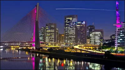 Dans quel pays se trouve la ville de São Paulo ?