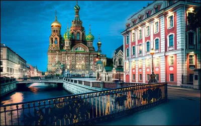 Dans quel pays se trouve la ville de Saint-Pétersbourg ?