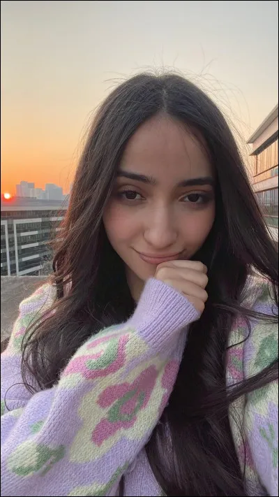 Questions bonus : qui est la stagiaire de la youtubeuse CHOCOH ?