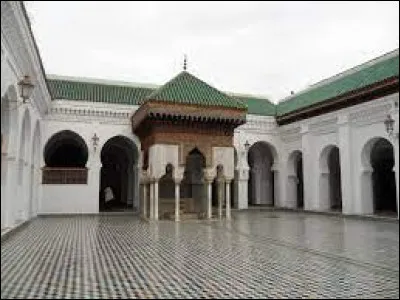 Dans quel pays la plus ancienne université du monde encore en activité est-elle située ?