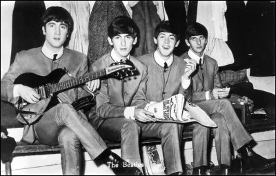 Quelle chanson des Beatles est introduite par les premières notes de la Marseillaise ?