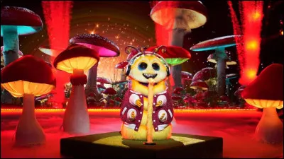 Qui se cachait sous le costume de la chenille ?