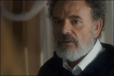 Dans quel film Jean-Pierre Darroussin est-il le gourou d'une secte ?