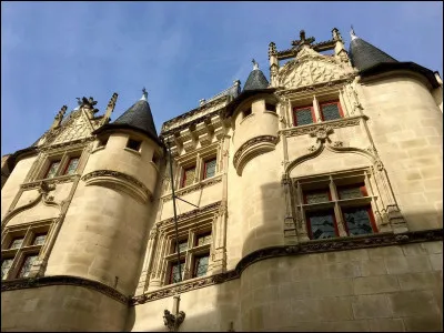 La ville de Poitiers fait partie du département de...