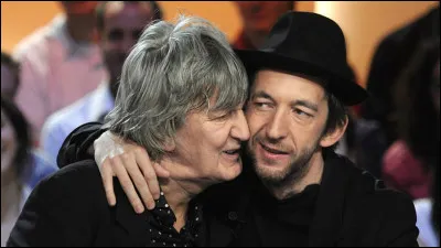 Quel est le patronyme de ces deux auteurs-compositeurs-interprètes, Jacques le père et Arthur le fils ?