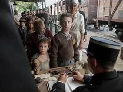 Qui a écrit le scénario du film "La Rafle" ?