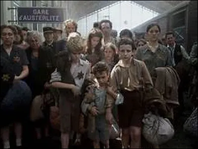 Quelle dame du village criait sans arrêt "dehors la vermine juive" ?