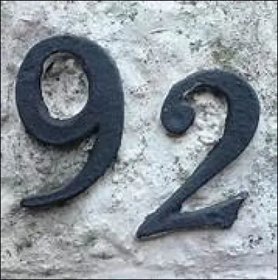 Quel élément possède 92 protons en son noyau ?