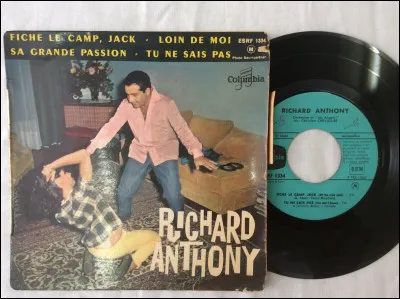 Complétez la chanson "Fiche le camp, Jack" de Richard Anthony : "Avec elle je t'ai vu, c'était pas..." :