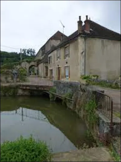Village de Bourgogne-Franche-Comté, dans l'arrondissement d'Avallon, L'Isle-sur-Serein se situe dans le département ...