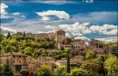 C'est un des plus beaux villages de France ! Situé en Ardèche, quel est son nom ?